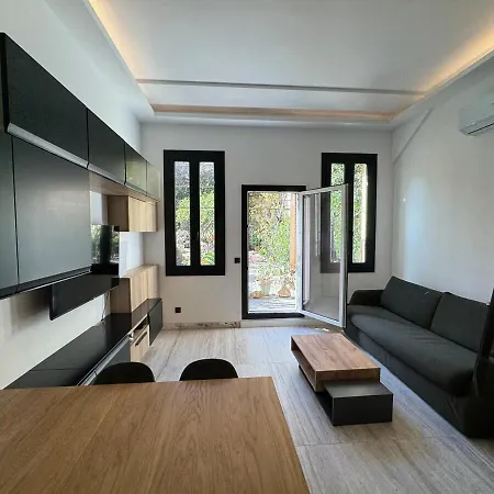 Apartment Elegant With Mezzanine, Center Antibes