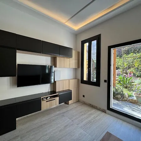 Elegant With Mezzanine, Center Apartment