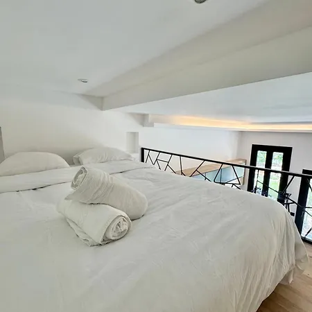 Elegant With Mezzanine, Center